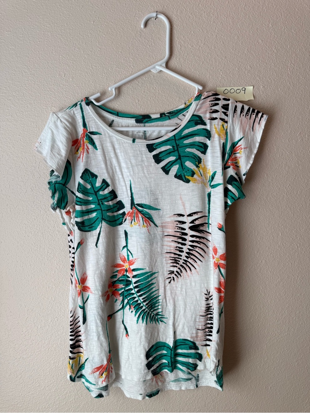 Womenβs Tropical Leaf Print Short Sleeve Top - White/Green